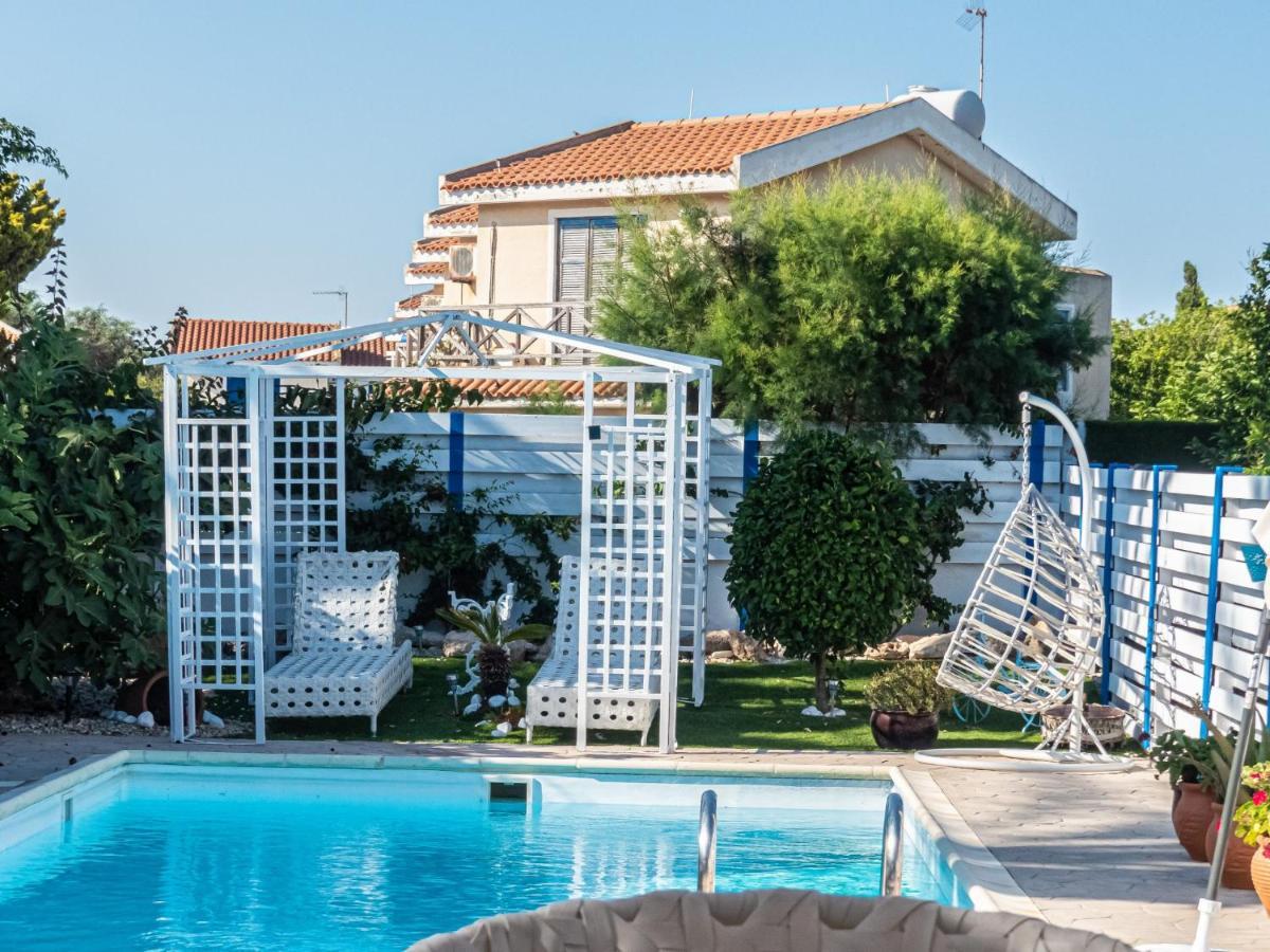 Greek Island Style 2 Bedroom Villa With Pool Next To The Sea Ларнака Екстериор снимка