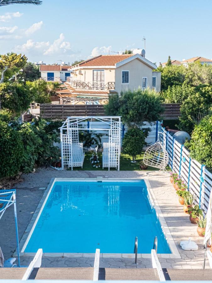 Greek Island Style 2 Bedroom Villa With Pool Next To The Sea Ларнака Екстериор снимка