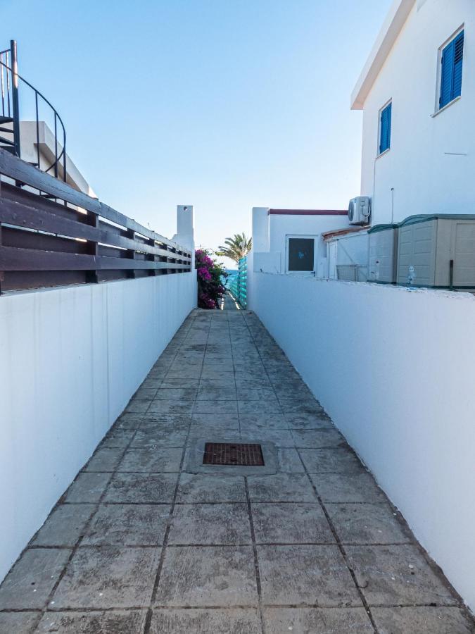 Greek Island Style 2 Bedroom Villa With Pool Next To The Sea Ларнака Екстериор снимка