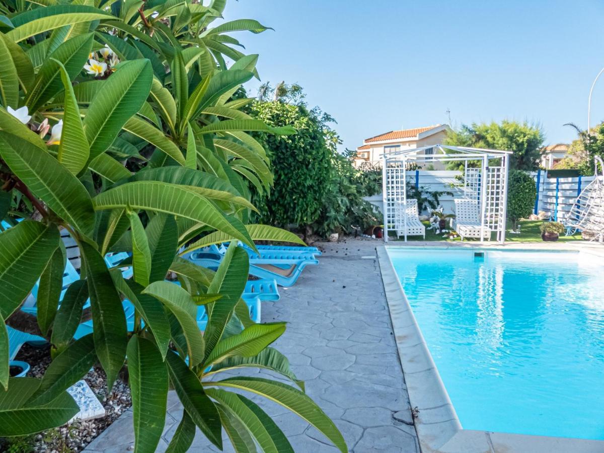 Greek Island Style 2 Bedroom Villa With Pool Next To The Sea Ларнака Екстериор снимка