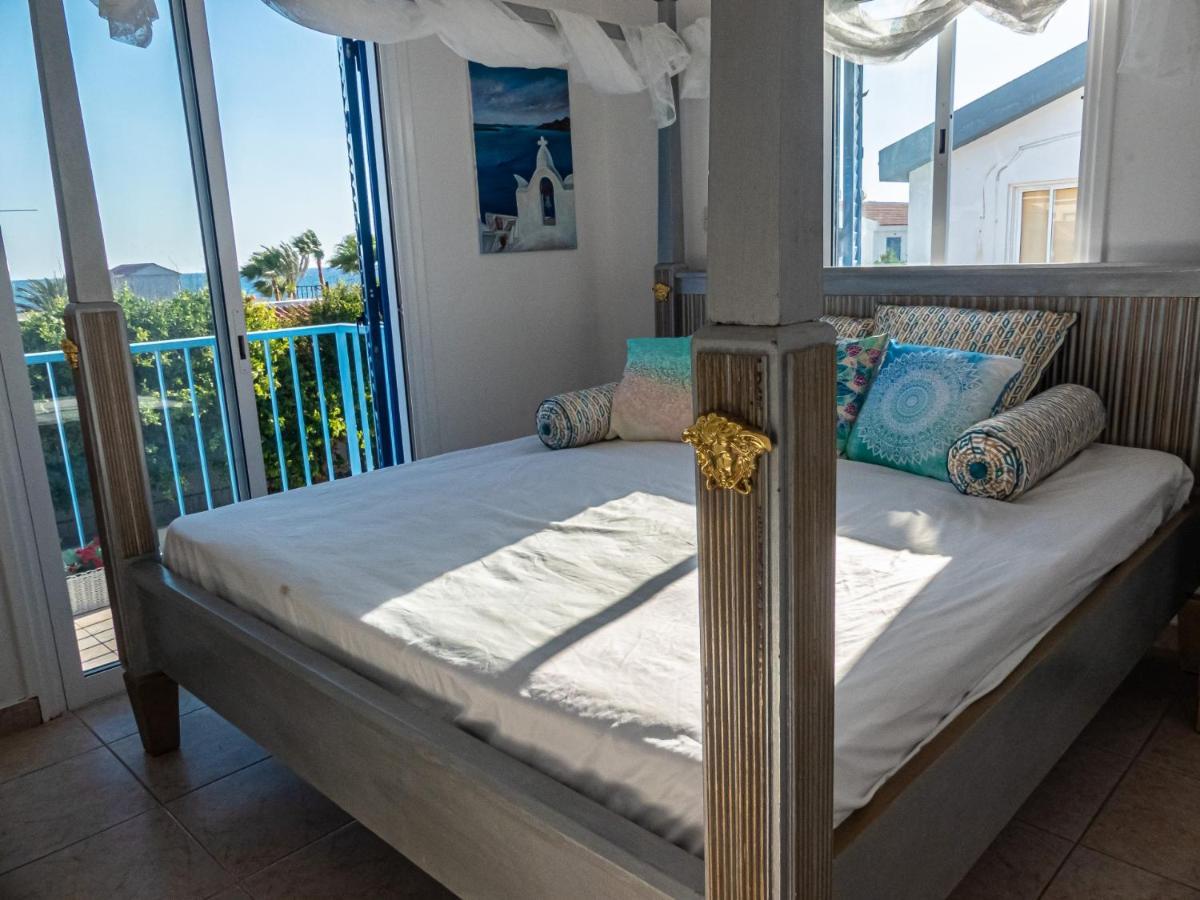 Greek Island Style 2 Bedroom Villa With Pool Next To The Sea Ларнака Екстериор снимка