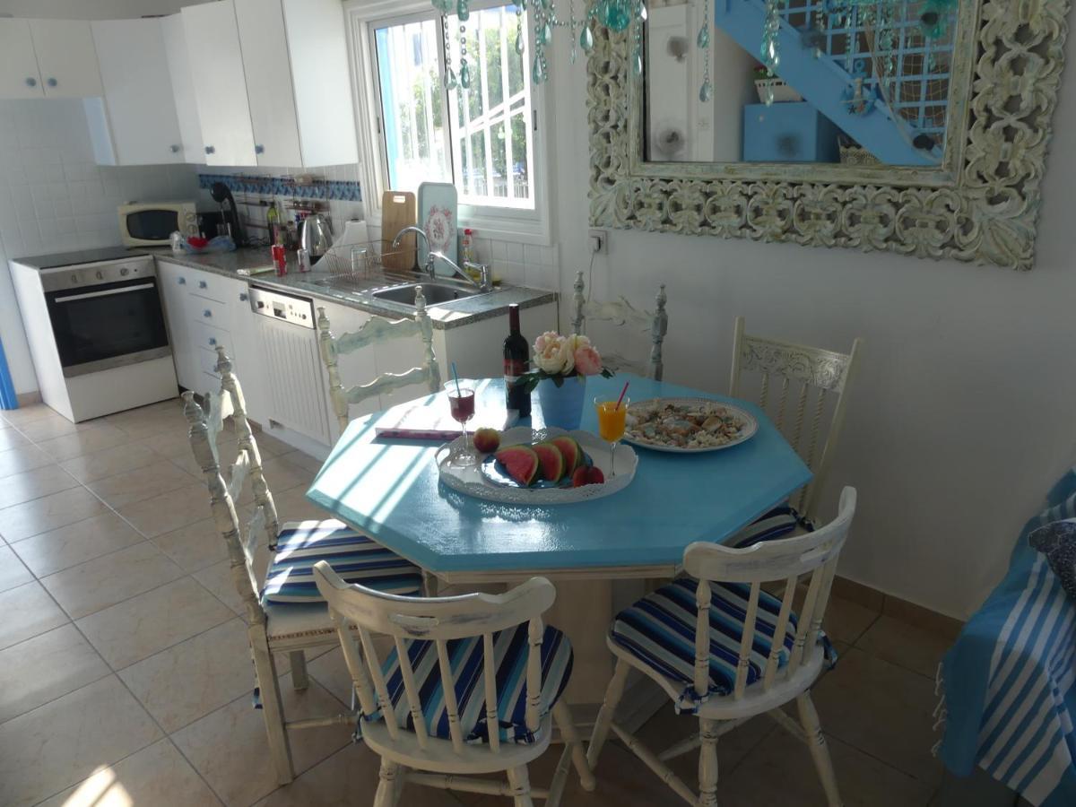Greek Island Style 2 Bedroom Villa With Pool Next To The Sea Ларнака Екстериор снимка